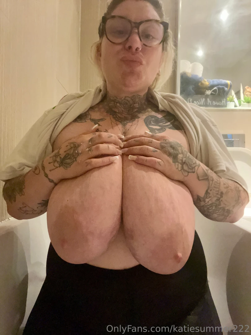 Happy tuesday titties as i do the tiling 