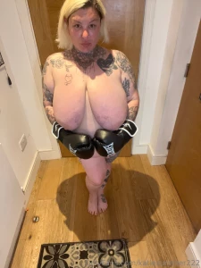 Who s watching the boxing tonight