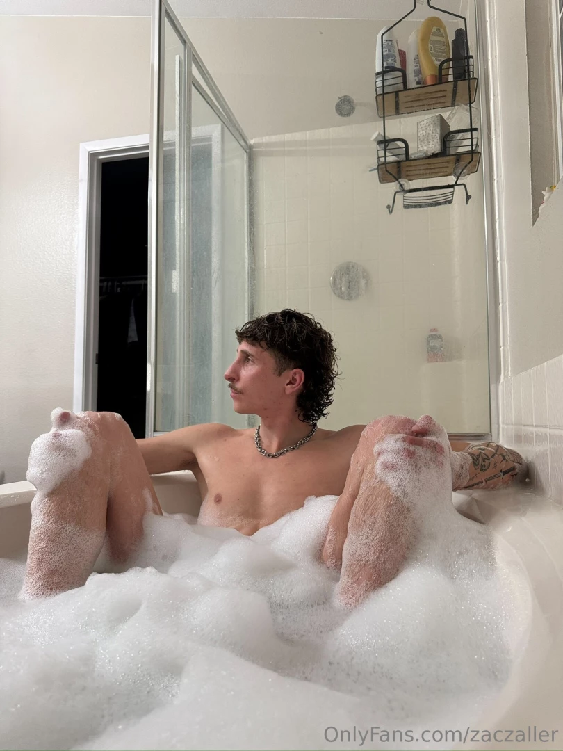 Tip 25 under this post and i ll send you 3 cum videos 