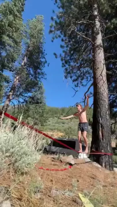 Showing off my slackline skillzzzz 