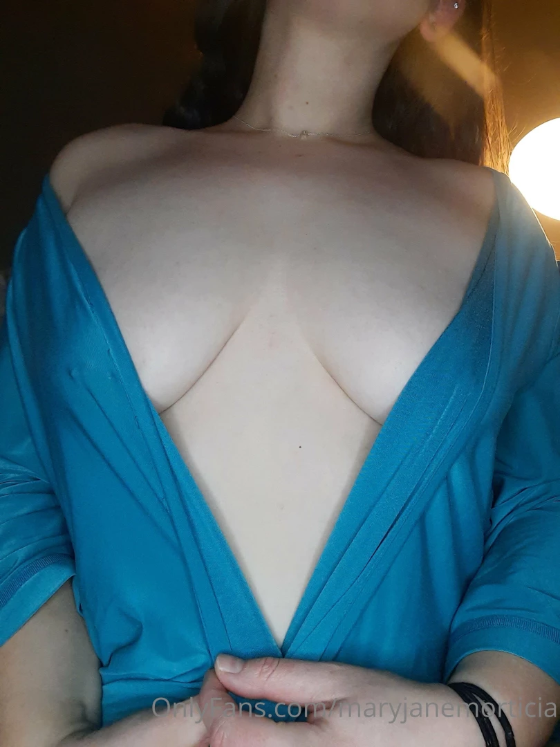 Wouldn t you love to see what s under my robe if so tip me 3 50 and i 