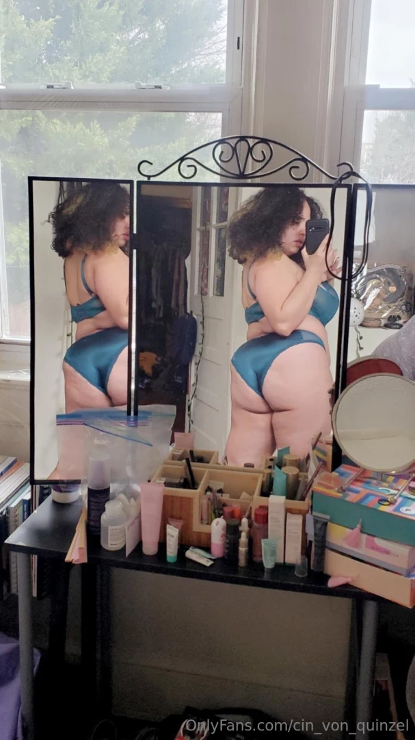 Starting off my week here with some selfies from dc had the 