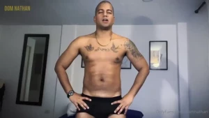 It un uomo latino-americano ti ricorda che sei semplicemente un frocio