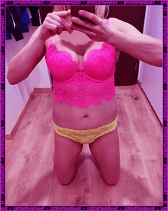 Still not end mirror in pink iv