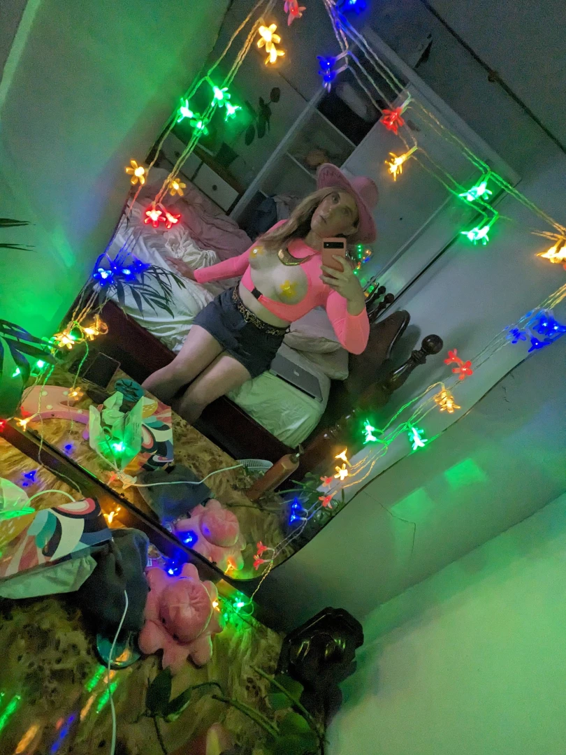 A couple more pics of the sexy cowgirl 