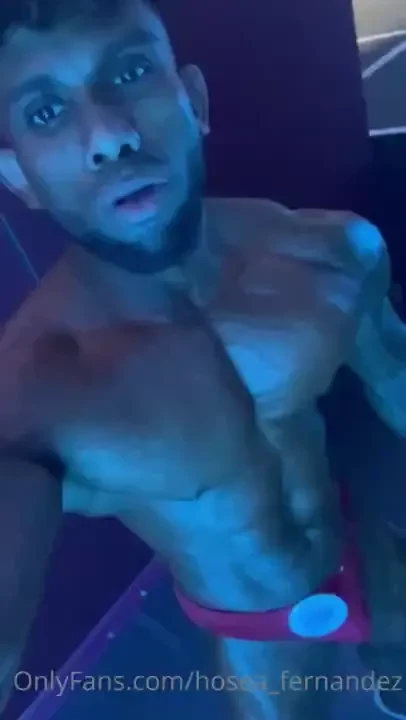 All pumped would u like to worship this muscles muscleworship bigdick 