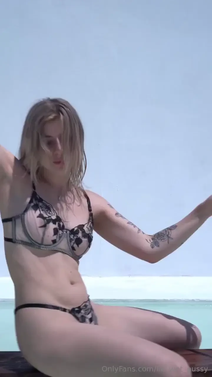 These smooth movements over the water are absolute harmony and beauty 