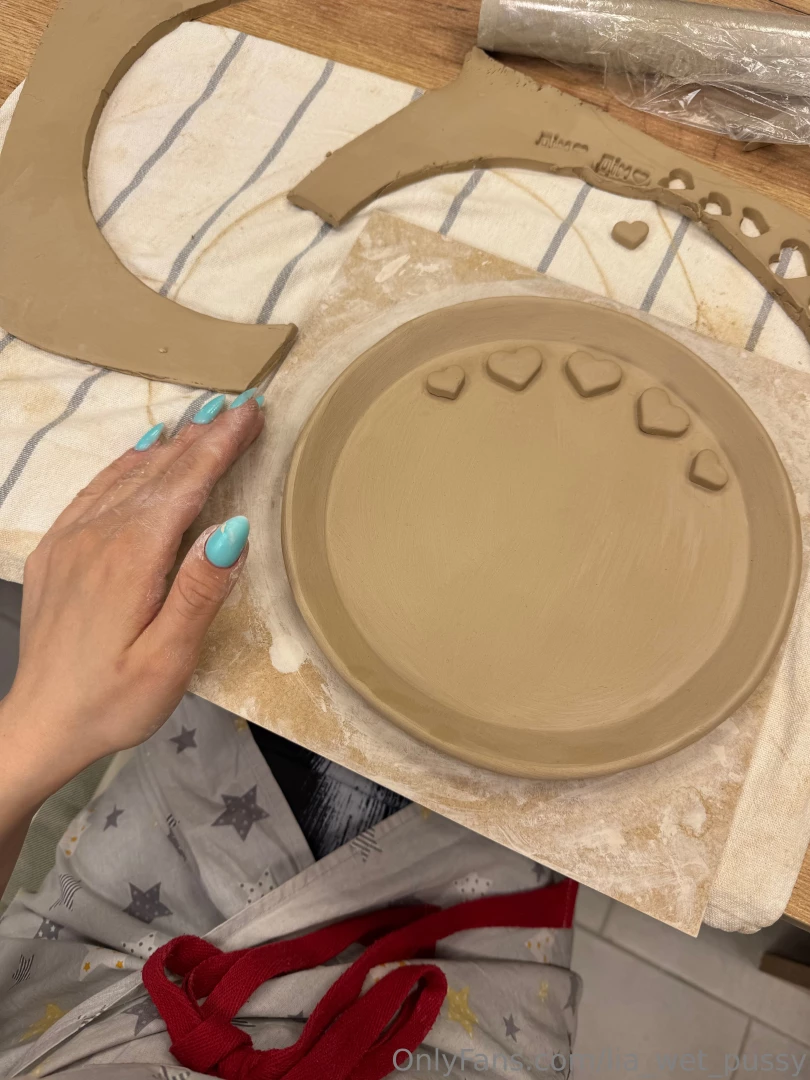 Yesterday my sister and i went to pottery for the first time i made part 1 