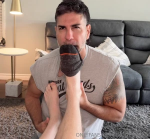 When you walk in with big ass feet like niceyhott you re getting the