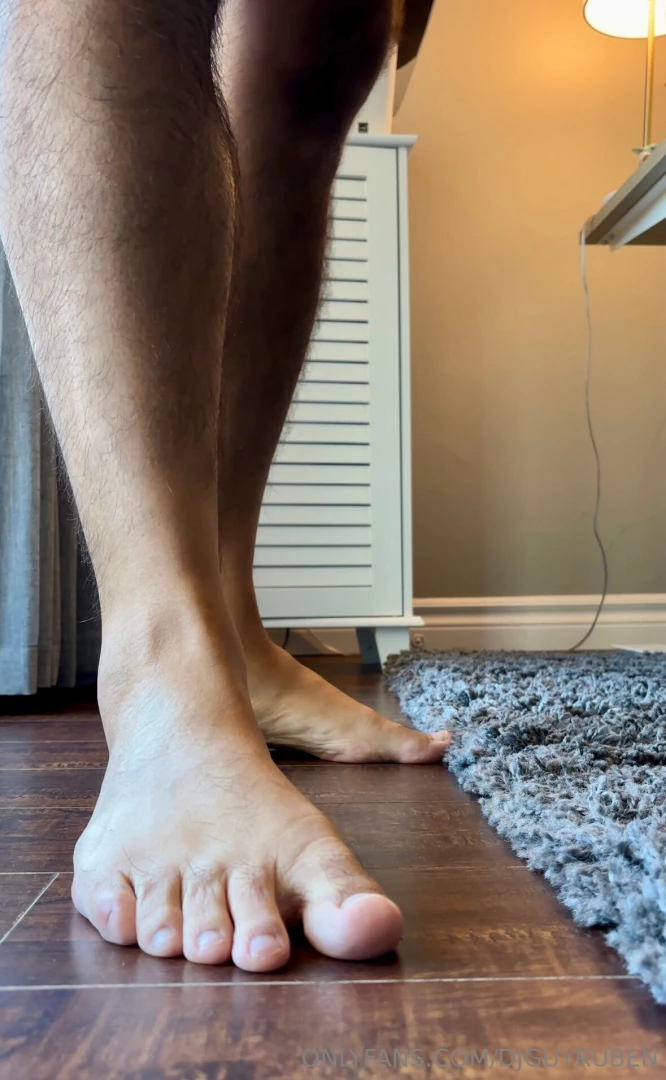 Ok who s gonna help daddy rub this creamy lotion on his feet looking part 1 