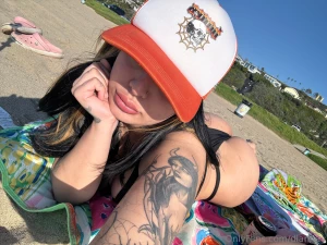 U see this on the beach wyd