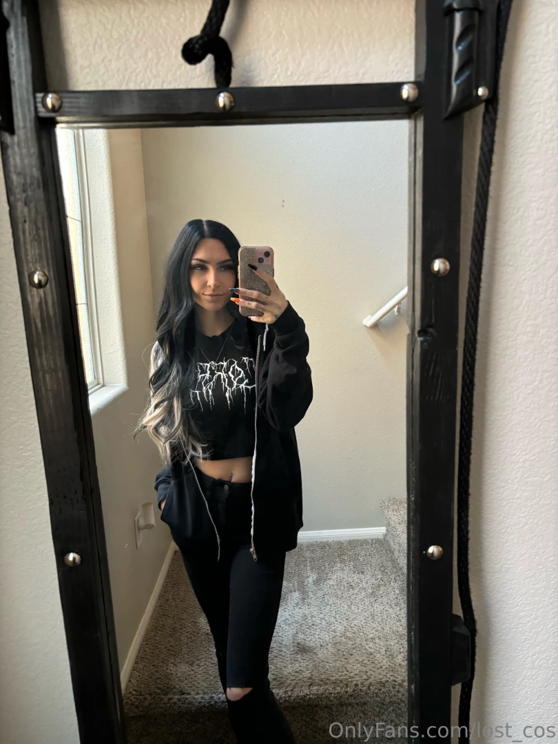 Wanna chill i m kinda bored slide into my dm s then 