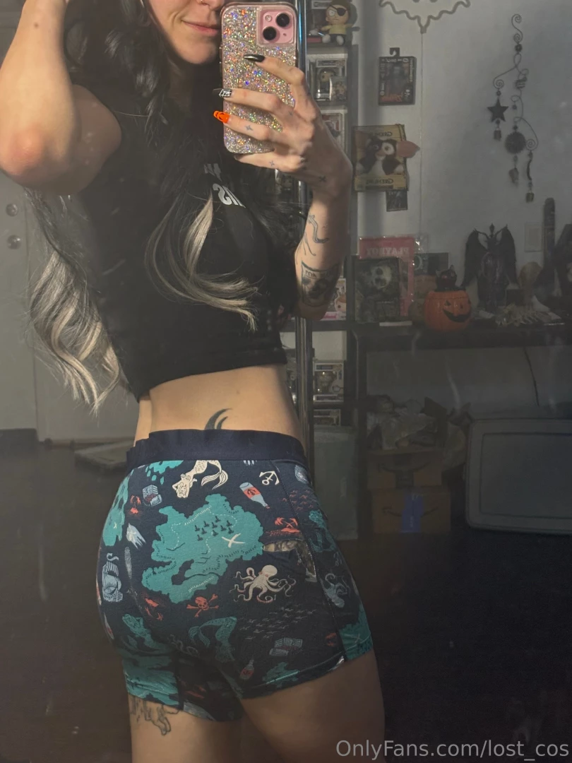 Do you wanna see the whole tatts shoot me a dm 