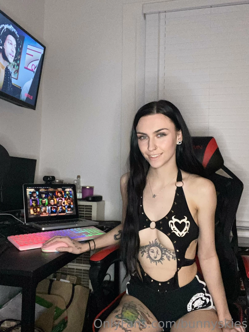 Wishing all my amazing fans a wonderful day stay safe and enjoy 