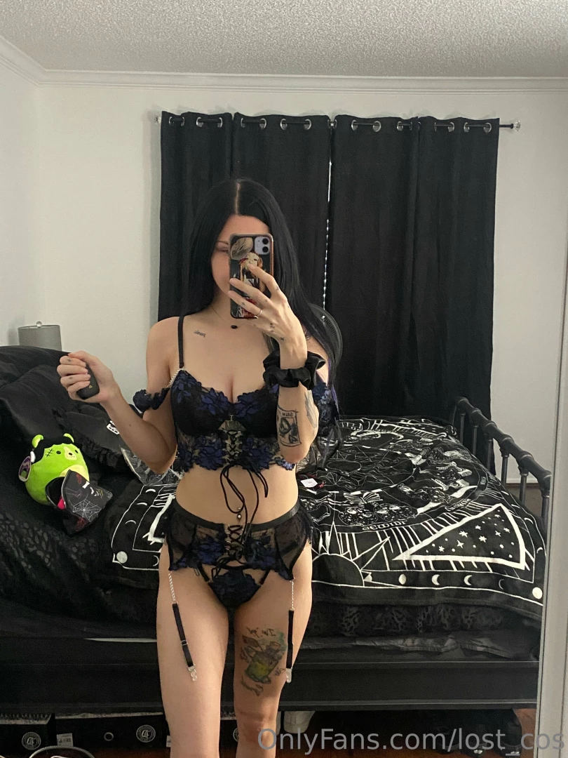 Getting cozy and ready to share some exclusive moments just for you 