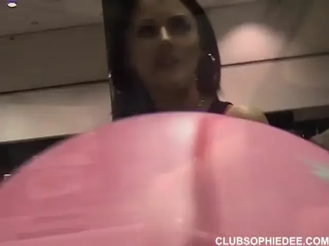 Video- fun with fans at a convention 