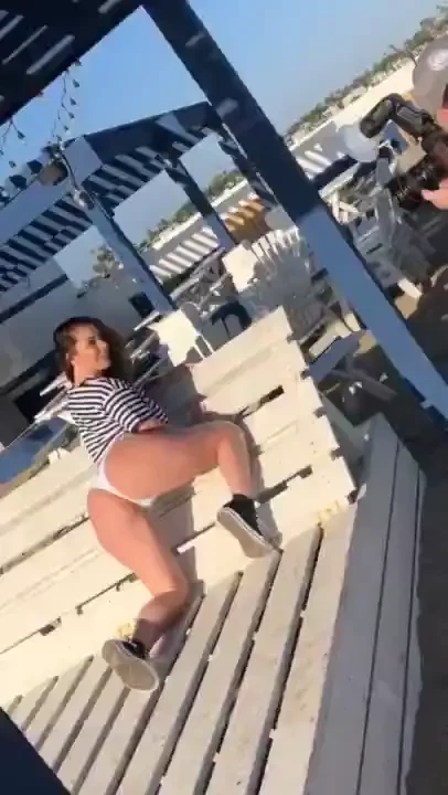 Bootay boootay booootay hehe public flashing 
