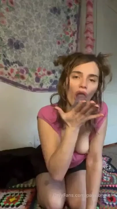 Realized my pretty toy can be suction cupped to my palm so i can 