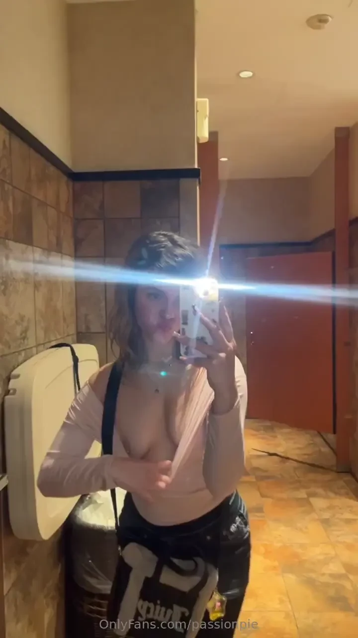 I love kissy faces pulling my boobies out my tops and showing how 