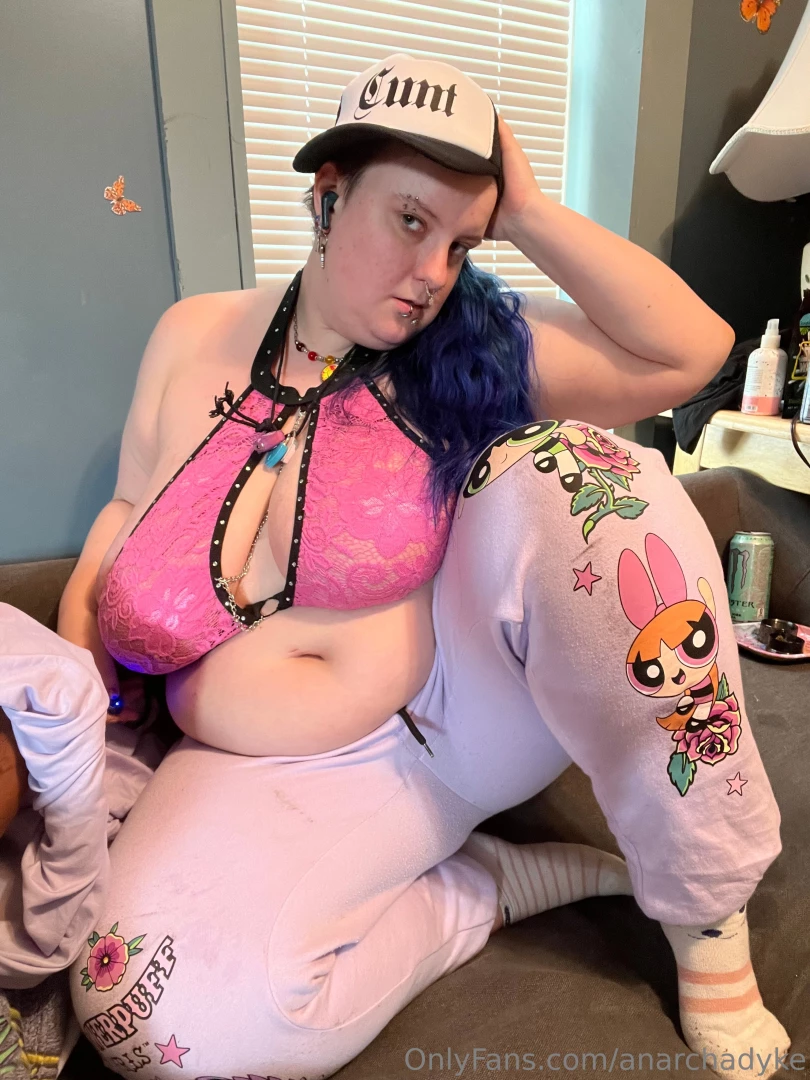 It s dirtbag dyke boyfriend here to vape drink monster and grab you part 4 