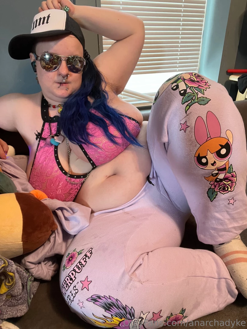 It s dirtbag dyke boyfriend here to vape drink monster and grab you part 17 