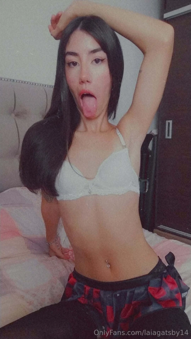 He ejaculates in my armpits 