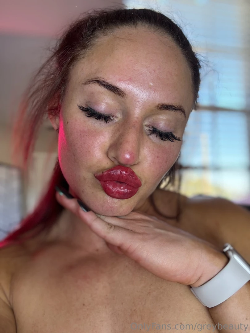 Stop everything and go sub to vashti she s my friend from the hood and 