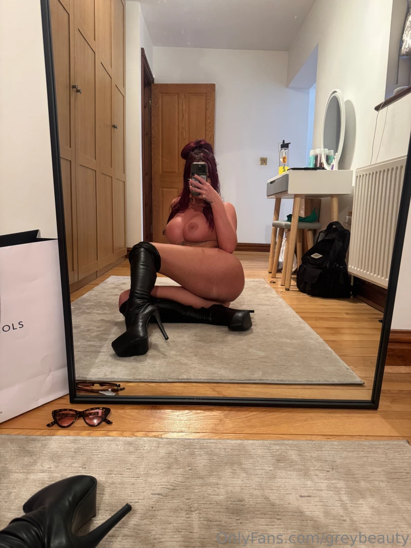 Are you eating my pussy from the front or the back 