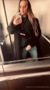 I m moving apartments soon i m gonna miss this lift who wants me to