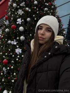 Can you tell me which is prettier the christmas tree or its ornament