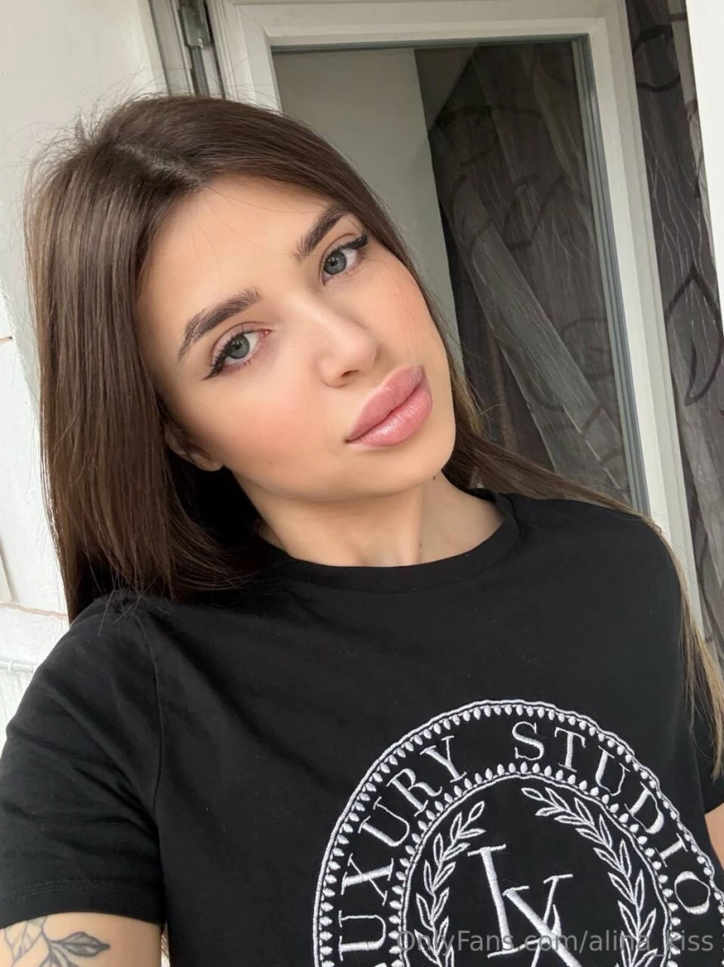 I love to be beautiful even when everything around me is gloomy i am 