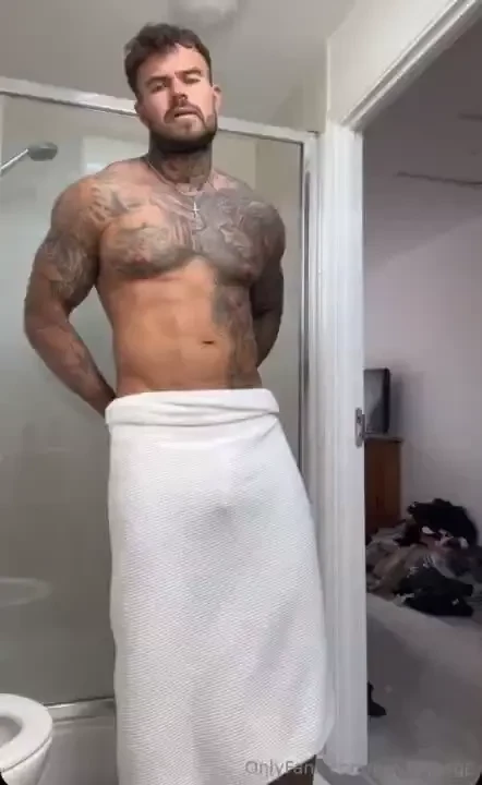 Who wants to see my dick and how i empty my full balls 