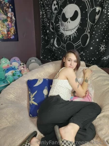 Watch me shake my ass for you don t forget to tip for extra