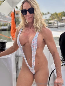 Wanna know what i look like when i really let go only my vips get that