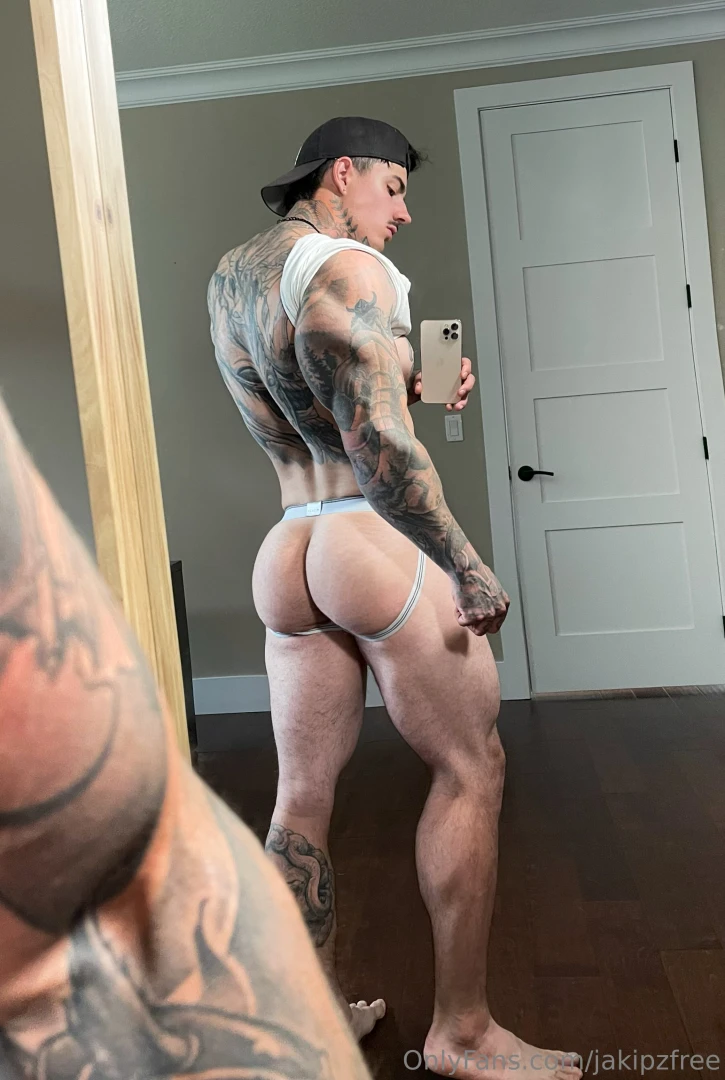 How do i look from the back treat yourself jakipz onlyfans com jakipz 