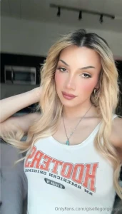 Your favorite hooters chick