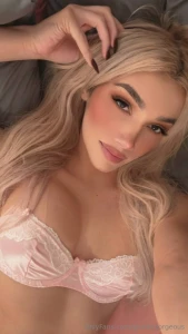 My cute nails would look good around your