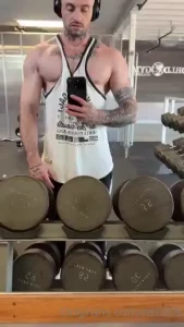 Bounce those tittys lol