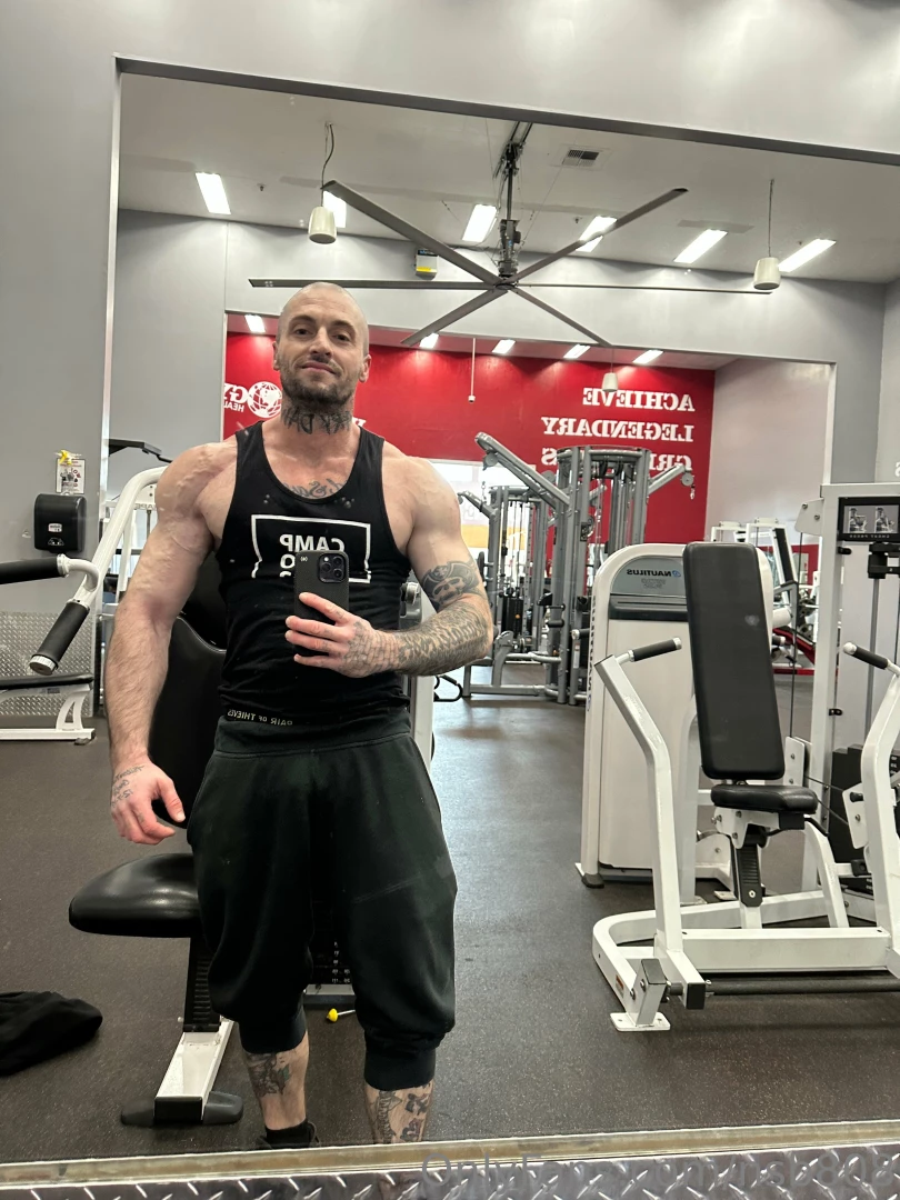 Daily workout going down hope everyone has a good day 
