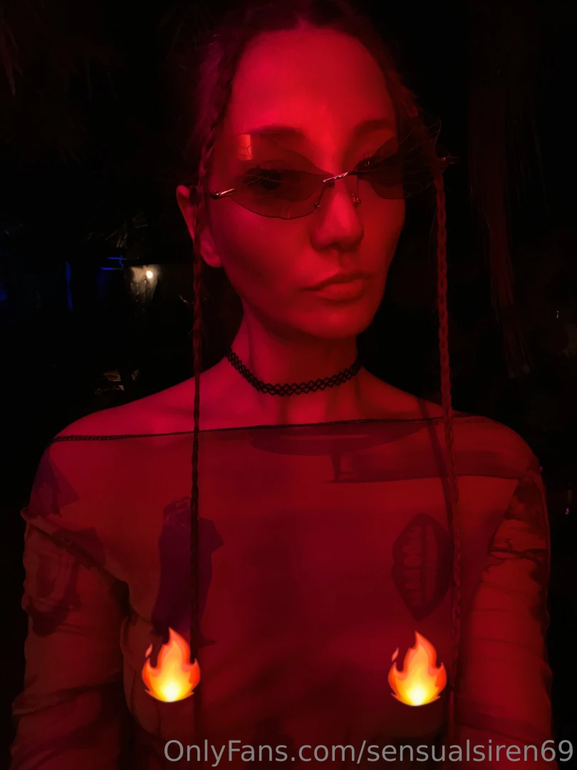 This night i went to a very private techno play party it wasn t 