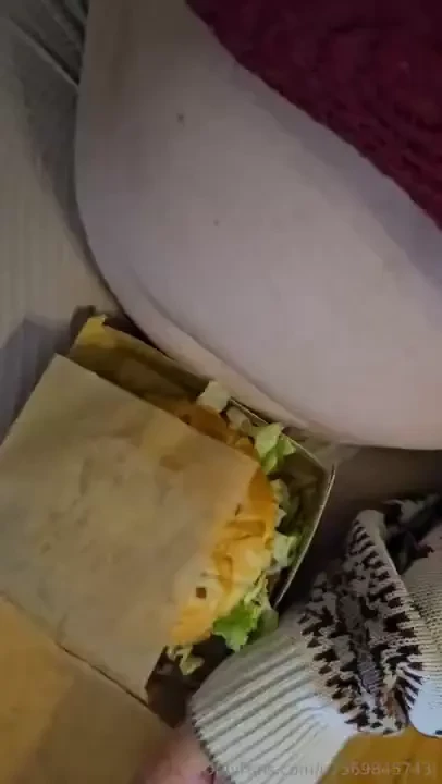 I can have a diet like this every day i love eating fatty burgers 
