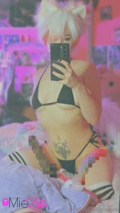 Swipe to watch me take it off which goes on first the leash or the part 1