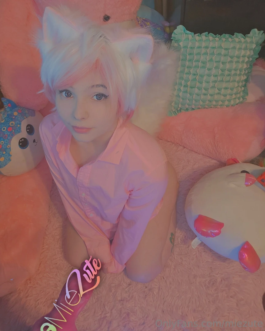 Happy friday pov a cute wolf girl is giving a hand on screen joi using 