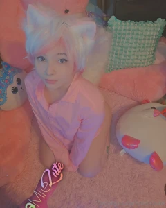 Happy friday pov a cute wolf girl is giving a hand on screen joi using