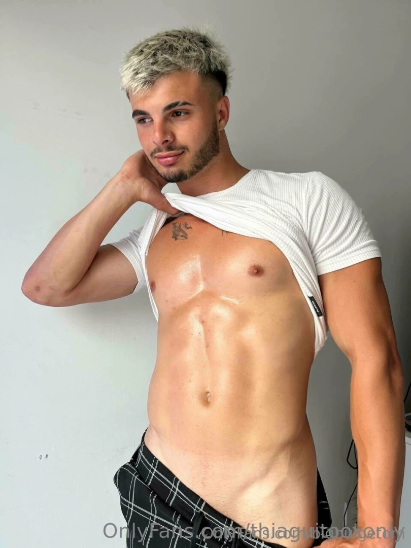 Onlyfans com thiaguitooxonly c1 your neighboor amateur bigcock boy part 3 