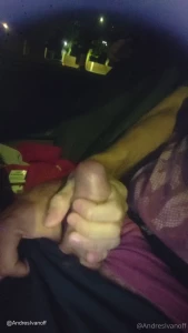 Viajando en un taxi la charla con el chofer se pone caliente y me part 1