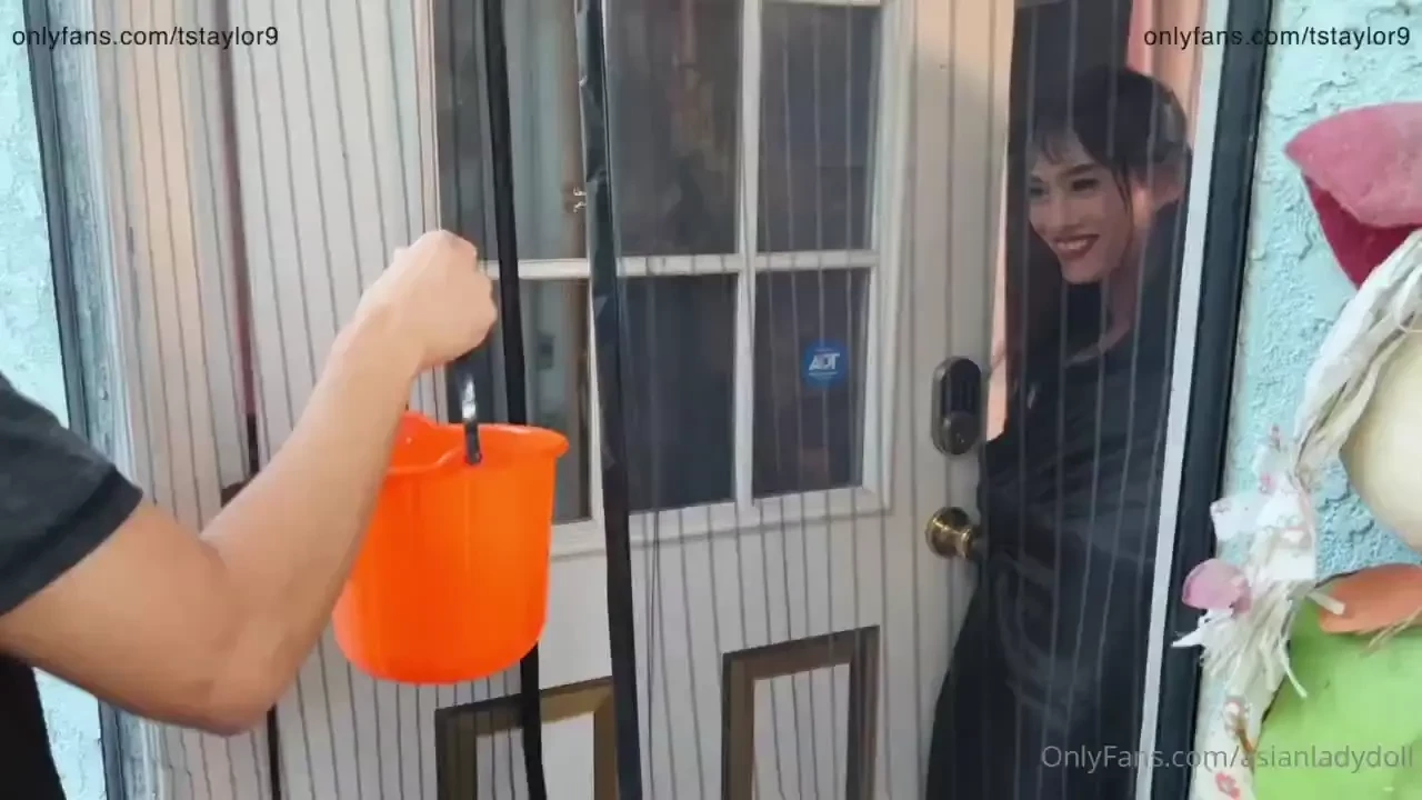 Do you want big candy come inside i have a big one for you 