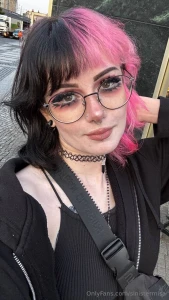 Would you replace my necklace with your hand