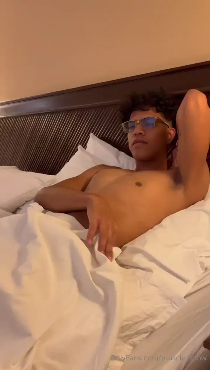Look his 11 4 inches should i collab with him omg teofimo_lopez should part 16 