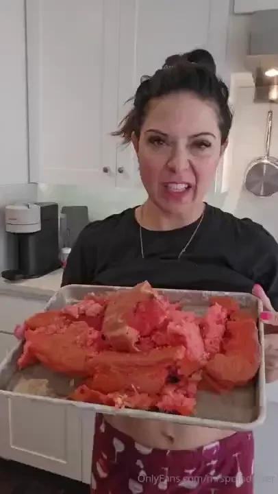 My easter cake fell apart but here s some boobs for your easter day do 